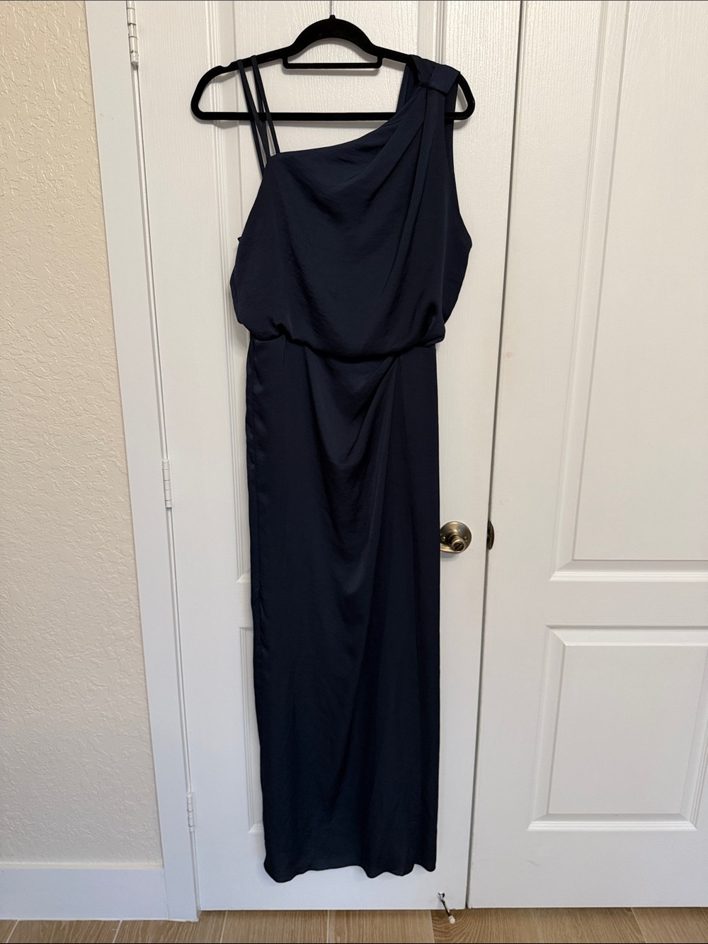 REISS OSTIA ONE SHOULDER SATIN MAXI DRESS, NAVY BLUE - Picture 5 of 11